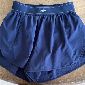 Like new: ALO Match Point Navy shorts with Stretch Waistband